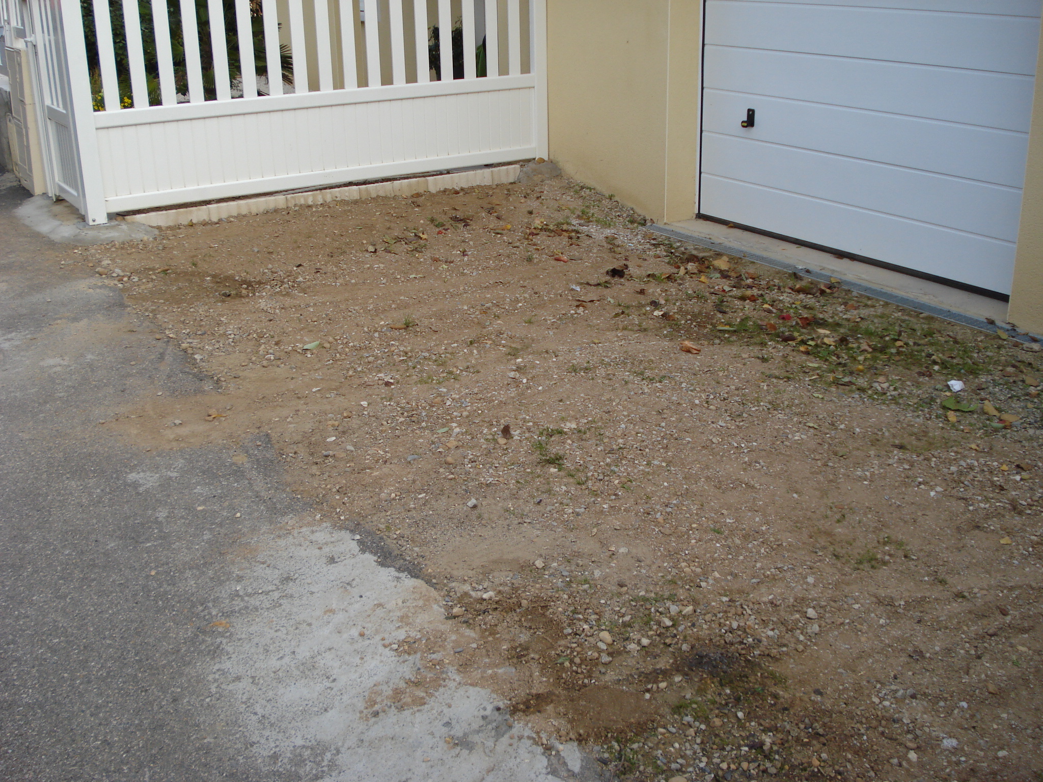 GOUDRONNAGE D'une allée sans préparation particulière